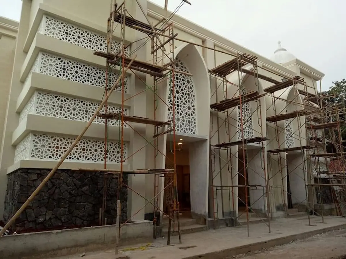 Fasad masjid dari panel ACP yang diproduksi dengan CNC router oleh Raja Laser Cutting, Ciputat, Tangerang Selatan