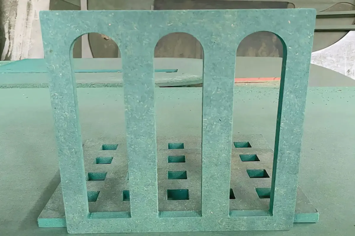 Komponen HMR hasil CNC router untuk kabinet dan panel area lembap
